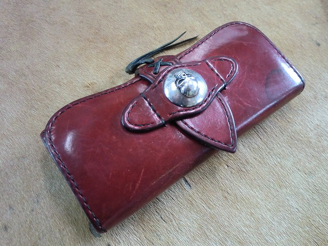 8年使用した サドルレザー長財布 手染め赤仕様 | 革工房ホークフェザーズ